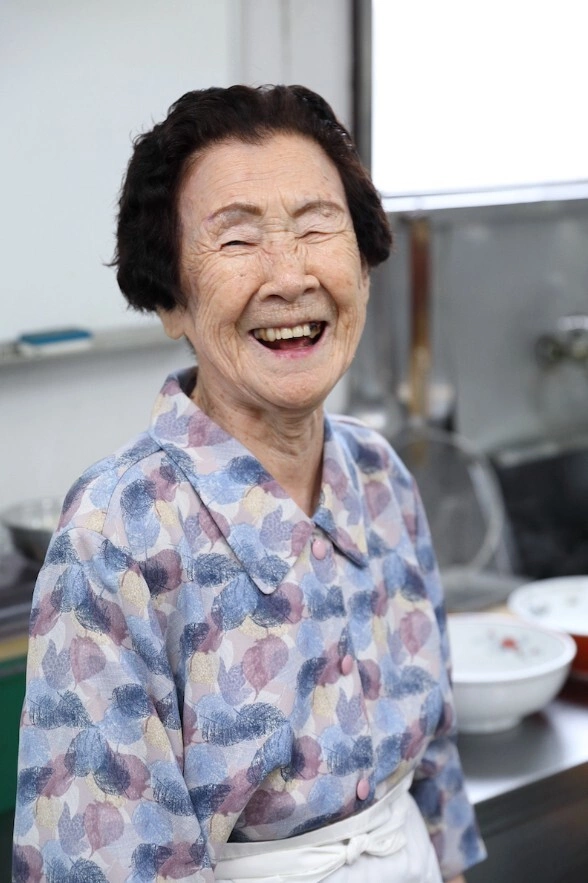 Cụ Amakawa Fuku, 103 tuổi, tại quán ramen Ginka-tei ở thành phố Fujioka, tỉnh Gunma.