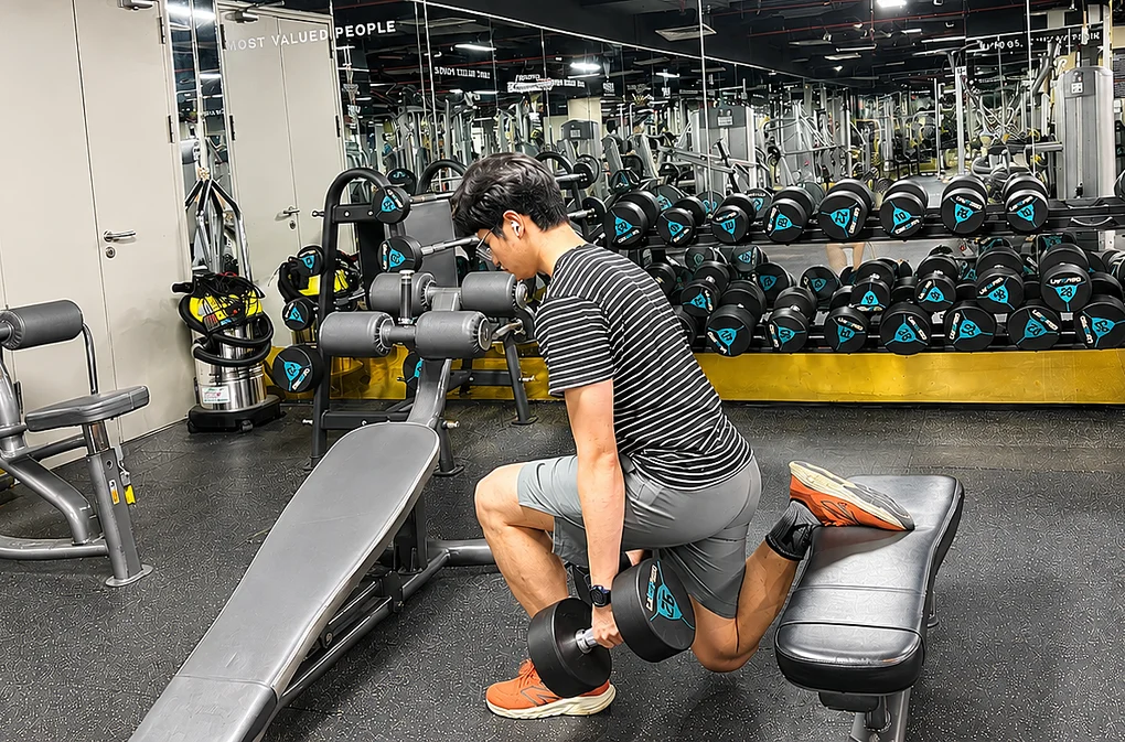 Bài tập Bulgarian split squat giúp duy trì khối cơ, hỗ trợ kiểm soát cân nặng và giảm mỡ.